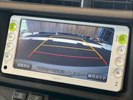 【カラーバックモニター】を装備しております。リアの映像がカラーで映し出されますので日々の駐車で安心安全です。
