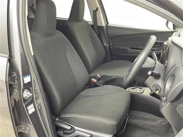 【運転席】座り心地が良いシートなので長時間の運転でも快適にお過ごしいただけます。新品のフロアマットのご注文も可能です。掲載箇所以外にご希望の写真がございましたらお気軽にお問い合わせ下さい。