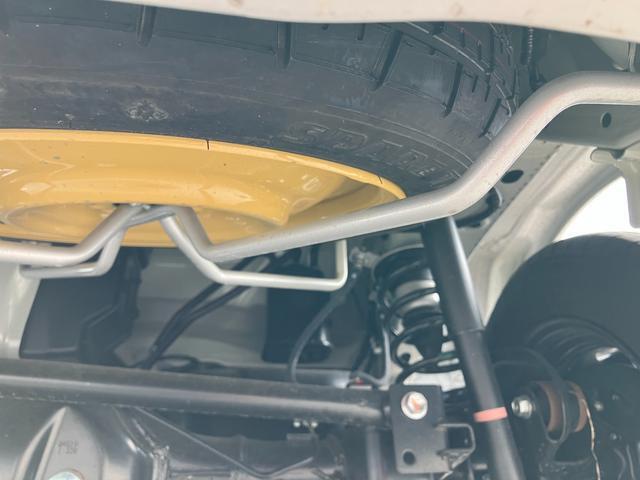万が一にも対応できるスペアタイヤは車体下に格納☆
