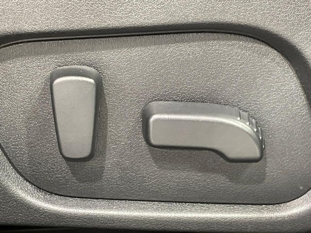 【パワーシート】スイッチ一つで簡単にシートの微調整が可能！電動だから力もいりません！快適なシートポジションにセットして、快適なドライブをお楽しみください。
