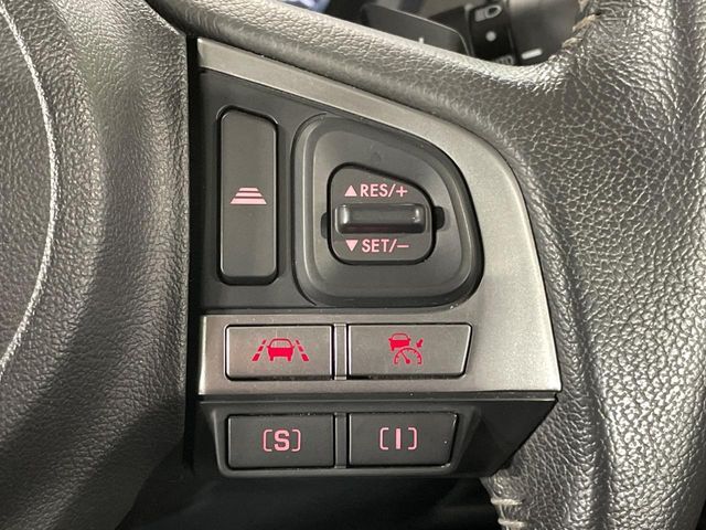 【全車速追従機能付クルーズコントロール】高速道路での長距離走行が楽に！！自動で速度を保つクルーズコントロールが、衝突軽減システムと連携し、前方の車両を感知して車間を保つように速度調節してくれます！！