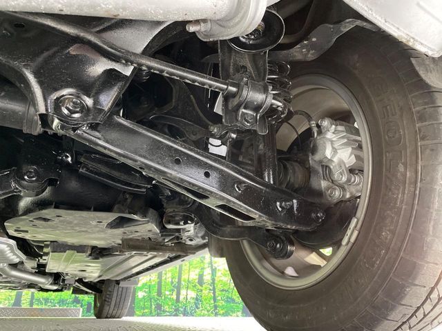 お車を安心してお乗りいただく為には、足回りの定期点検が欠かせません。サービスサポート（有償保証）では無料点検もご提供しており、安心のカーライフをお過ごしいただけるサポート体制が整っています。