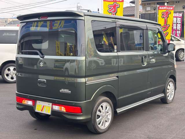 ケーユーでは充実した保証を提供するため、一般的な中古車販売店と一線を画し、整備費用を別建てで考え保証内容の充実を目指しています。納車前整備を実施頂いた車両には消耗品を含む保証が付いてきます。