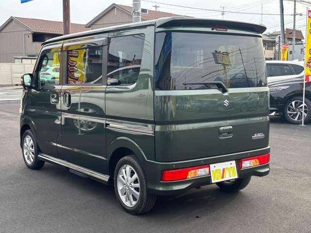 ケーユーでは充実した保証を提供するため、一般的な中古車販売店と一線を画し、整備費用を別建てで考え保証内容の充実を目指しています。納車前整備を実施頂いた車両には消耗品を含む保証が付いてきます。