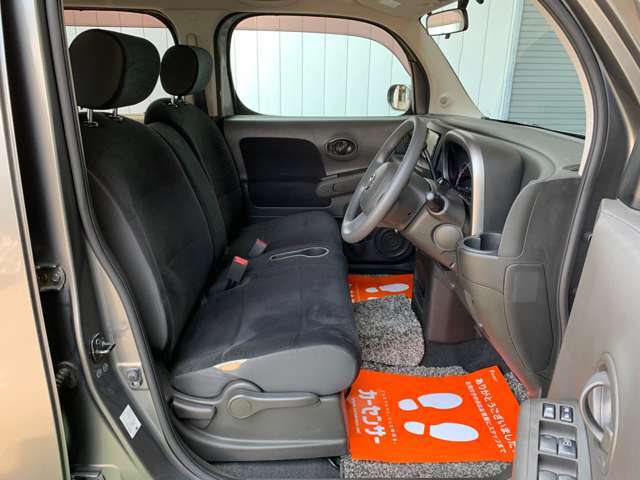 ご覧の通り、運転席もゆったりとして、汚れもありません！