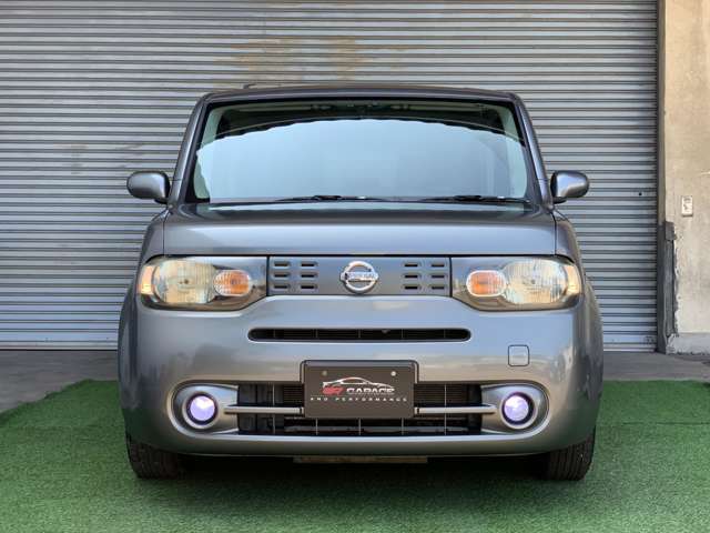 日産ならではの個性的なデザインと、室内空間の広さが魅力のコンパクトカーです♪丸みのあるボディラインとシンプルながら存在感のあるデザインは、日常使いにもぴったり。