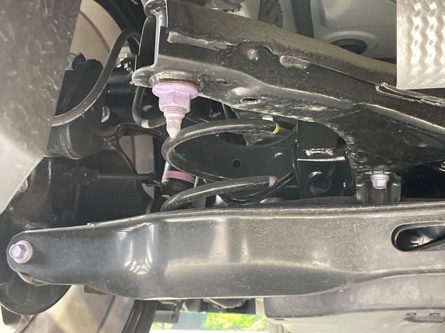 お車を安心してお乗りいただく為には、足回りの定期点検が欠かせません。サービスサポート（有償保証）では無料点検もご提供しており、安心のカーライフをお過ごしいただけるサポート体制が整っています。
