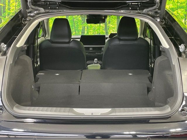 後席を格納すると、これだけの広さが！シーンに合わせたシートアレンジで、大きな荷物も積むことが出来ます♪