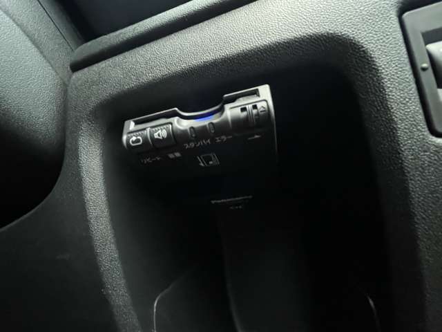今では当たり前の装備になっているETCが最初から付いているのは嬉しいですね♪高速道路もスムーズに乗り降り出来ます♪購入後に取り付ける手間や費用が掛かる心配もありません♪