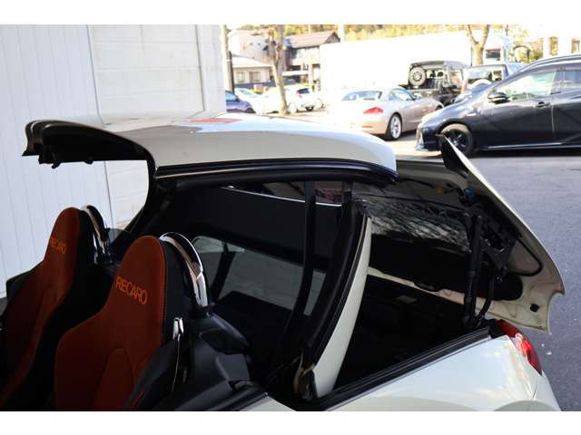 コペンは電動モーター劣化してくると開閉時間が長くなり、ハードトップを持ち上げられなくなってきますがご覧のように正常に作動しております。