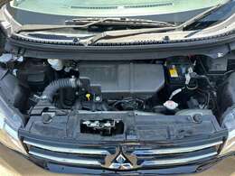 エンジンルームです。エンジン内の汚れも錆(さび)もなく、安心して長く乗れる一台になっております。