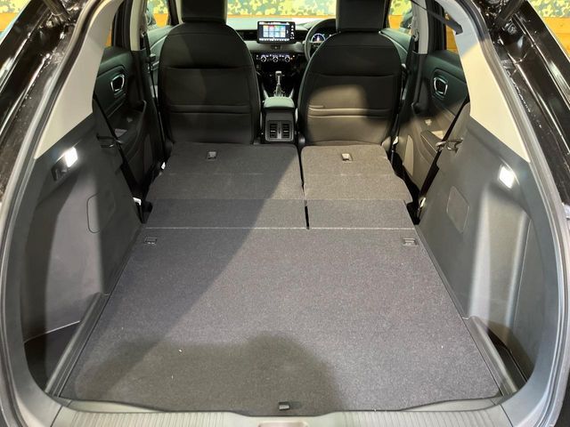 後席を格納すると、これだけの広さが！シーンに合わせたシートアレンジで、大きな荷物も積むことが出来ます♪