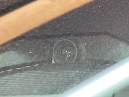 【ホンダセンシング】走行中に前方の車両等を認識し、衝突しそうな時は警報とブレーキで衝突回避と被害軽減をアシスト。より安全にドライブをお楽しみいただけます。