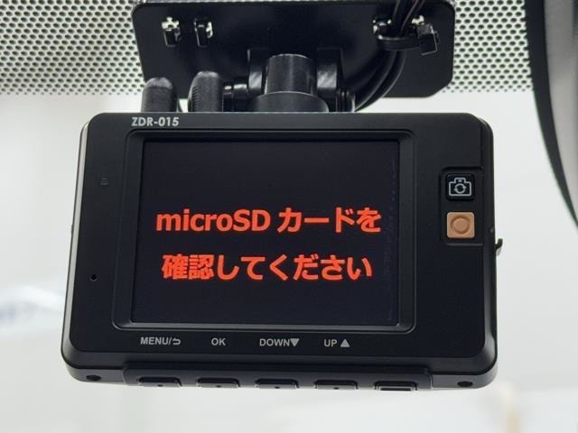 ドライブレコーダー装備してますよ。　思いでの記録や万が一の時の記録にも便利ですね。