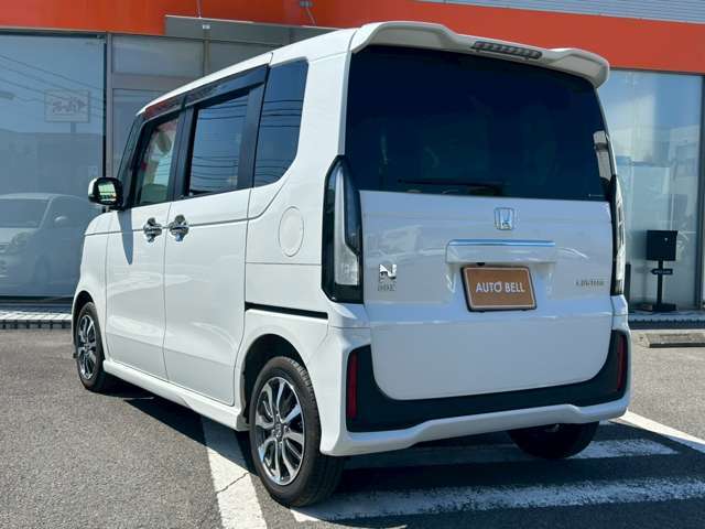 エンジンルーム内もきっちりとキレイにさせていただいております。