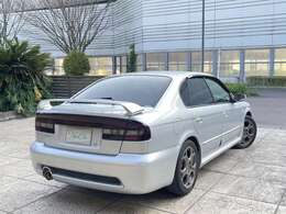 旧車・ネオクラシックカーの「専門知識」「保有在庫」の豊富さから多くのメディアより取材協力のご依頼を頂戴しております。ネオクラシックカーが初めてのお客様もご安心ください。自社の認証整備工場も完備です。