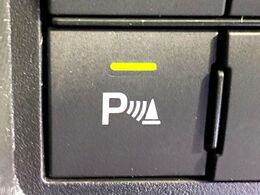 【コーナーセンサー】バンパーに付いたセンサーが障害物を検知！一定の距離に近づくとアラートで教えてくれます♪狭い駐車スペースや車庫入れ時も安心ですね☆