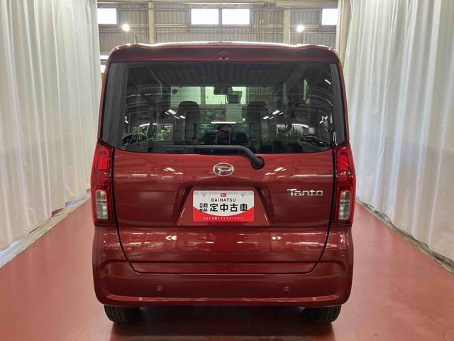 跳ね上げ式バックドアなので、雨天時の荷物の出し入れの際も濡れにくいです