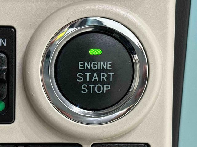 電子カードキーを携帯していれば、ボタンを押すだけでエンジンの始動がスマートに行えます。