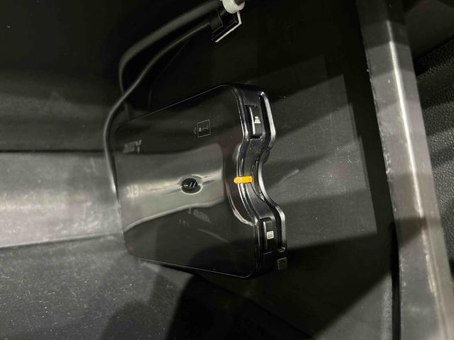 ETCカードを挿入することで高速道路を利用する際の支払いがキャッシュレスになったり、ETCスマートインターチェンジが利用できたり、とても便利なアイテムです！