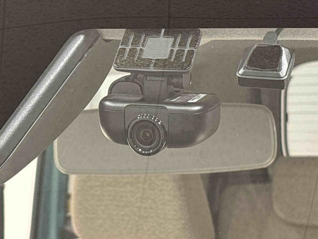 事故直前・直後のデータを記録しておくことで、客観的な検証を行うことができるドライブレコーダーが付いてます。