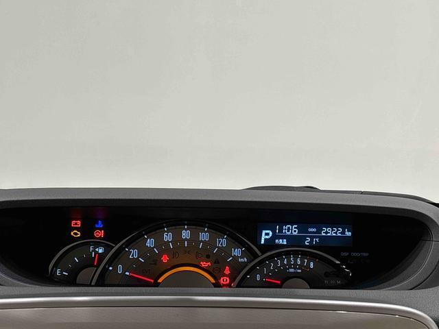メーターの色でエコ効果を教えてくれるエコドライブアシスト照明付き自発光式3眼センターメーター搭載！