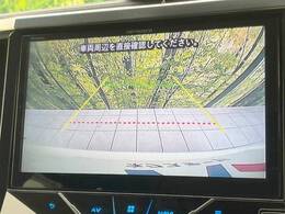 【バックカメラ】駐車時に後方がリアルタイム映像で確認できます。大型商業施設や立体駐車場での駐車時や、夜間のバック時に大活躍！運転スキルに関わらず、今や必須となった装備のひとつです！