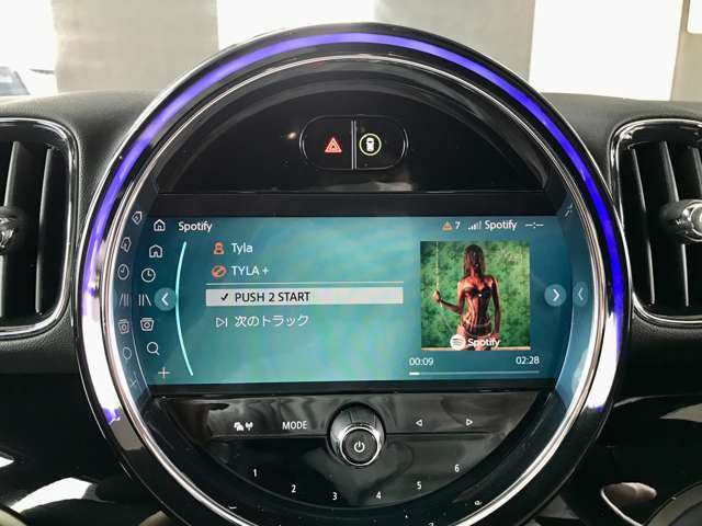 Spotifyなどの携帯アプリの連動させて楽しむ事が出来ます。