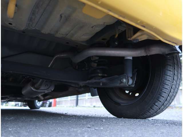 下廻り、足回りはご納車前にメカニックにより点検整備致します