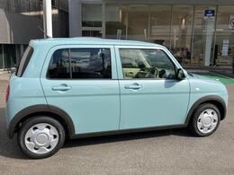 車体色はオフブルーメタリックです。