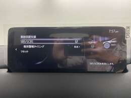 【アドバンスト・スマート・シティ・ブレーキ・サポート (アドバンストSCBS）】車速約10から80km/hで走行中、他車・歩行者と衝突危険を検知時、ブレーキがかかります。機能には限界があります。