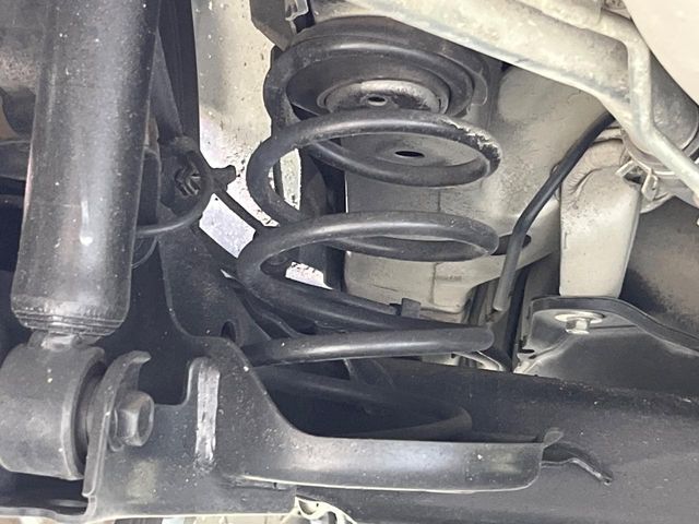 お車を安心してお乗りいただく為には、足回りの定期点検が欠かせません。サービスサポート（有償保証）では無料点検もご提供しており、安心のカーライフをお過ごしいただけるサポート体制が整っています。