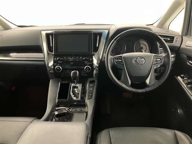 見通しのよいすっきりとした視界で、誰でも運転しやすいです。運転のしやすさは疲れにくさにも繋がりますよ♪