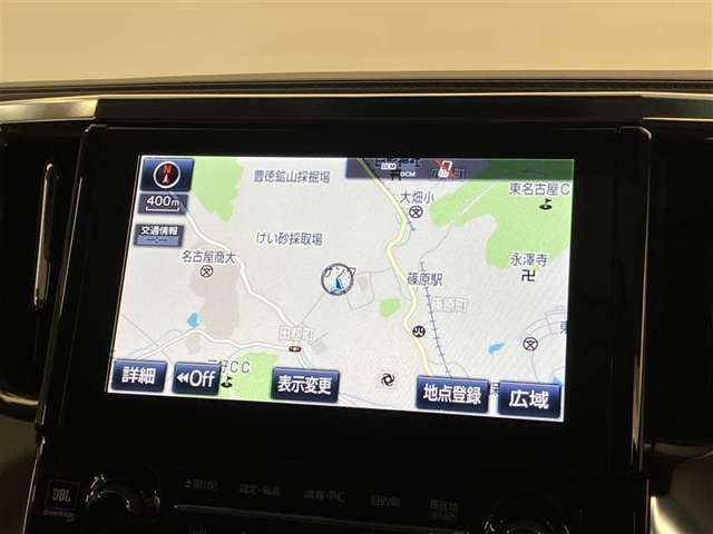 純正ナビを装備。タッチパネル式で使いやすく、お出かけもラクラクです。