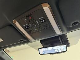 【デジタルインナーミラー】後方に設置されたカメラの映像がルームミラー型の液晶画面に送出されます。トランク内の荷物が満載でも、視界が妨げられることはありません。