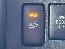 【シートヒーター】寒い日に重宝するシートヒーター！エアコンより早く温まってくれるので寒がりの人も安心ですね♪エアコンの温風は乾燥するから苦手、という方にもをおすすめです。