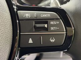 【アダプティブクルーズコントロール】高速道路での長距離走行が楽に！！自動で速度を保つクルーズコントロールが、衝突軽減システムと連携し、前方の車両を感知して車間を保つように速度調節してくれます！！