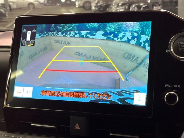 【バックカメラ】駐車時に後方がリアルタイム映像で確認できます。大型商業施設や立体駐車場での駐車時や、夜間のバック時に大活躍！運転スキルに関わらず、今や必須となった装備のひとつです！