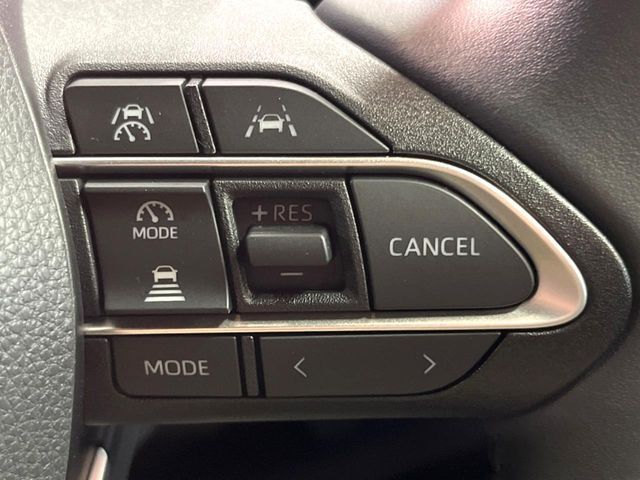 【レーダークルーズコントロール】高速道路での長距離走行が楽に！！自動で速度を保つクルーズコントロールが、衝突軽減システムと連携し、前方の車両を感知して車間を保つように速度調節してくれます！！