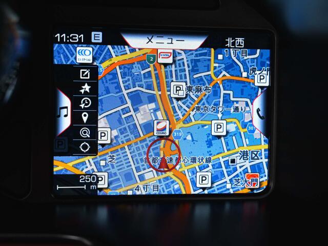 ナビゲーションを装備しています。先代モデルに比べ、地図ソフトも新しくなり、操作性も向上しました。Bluetoothによる各オーディオ機器と接続することも可能です。