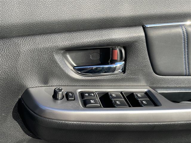 窓操作部の画像です。店舗にて現車の確認もいただけますので、お電話で在庫のご確認の上是非ご来店くださいませ！！！ワクワクするクルマ選びをご提案します！