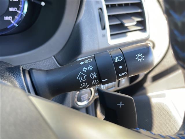 運転席操作部の画像です。店舗にて現車の確認もいただけますので、お電話で在庫のご確認の上是非ご来店くださいませ！！！ワクワクするクルマ選びをご提案します！