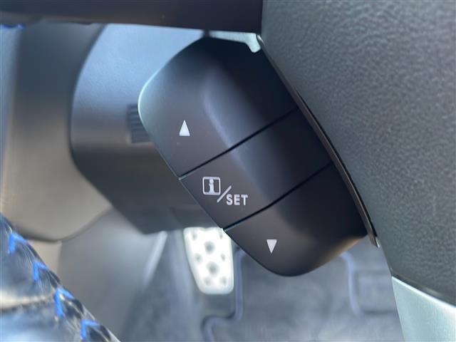 運転席操作部の画像です。店舗にて現車の確認もいただけますので、お電話で在庫のご確認の上是非ご来店くださいませ！！！ワクワクするクルマ選びをご提案します！
