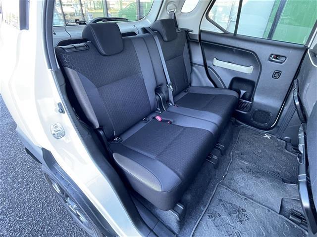 後席もゆったりドライブを楽しめます。ガリバーでご購入いただきましたら、内外装はプロこだわりのクリーニングで清潔なおクルマでご納車させていただきます！店舗での現車確認も承っています！