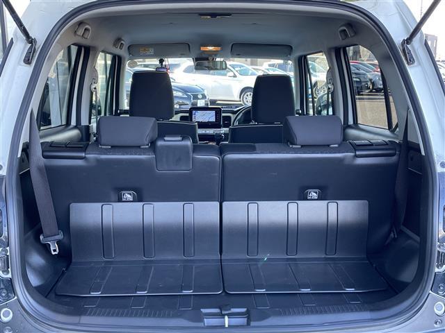 積み込みやすくて、たっぷり積める荷室です。シートアレンジできるものは、乗車人数と荷物の量や大きさによってシートを動かすことができるので、より快適なドライブが可能です！
