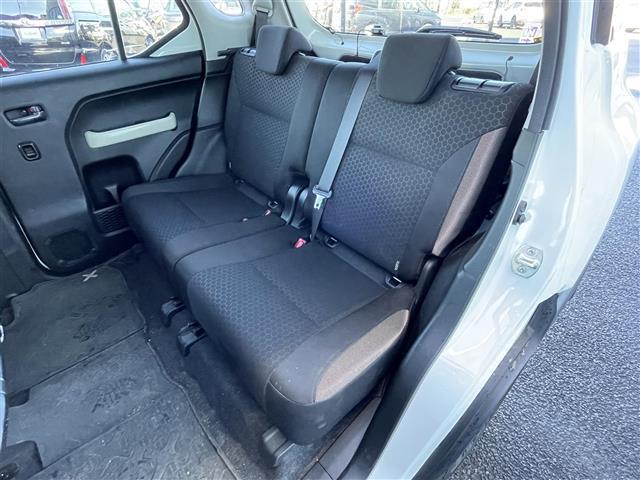 後席もゆったりドライブを楽しめます。ガリバーでご購入いただきましたら、内外装はプロこだわりのクリーニングで清潔なおクルマでご納車させていただきます！店舗での現車確認も承っています！