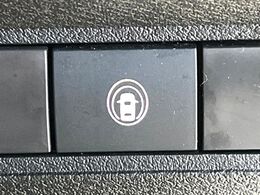 【インテリジェントエマージェンシーブレーキ】フロントカメラで前方の車両や歩行者を検知。衝突しそうな時は衝突被害軽減ブレーキが作動、衝突回避をサポート。より安全にドライブをお楽しみいただけます。