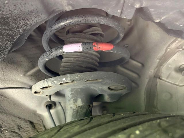 お車を安心してお乗りいただく為には、足回りの定期点検が欠かせません。サービスサポート（有償保証）では無料点検もご提供しており、安心のカーライフをお過ごしいただけるサポート体制が整っています。
