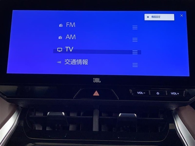 FM，AM、フルセグテレビ、メディアプレイヤーの接続などが楽しめます。