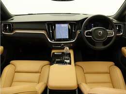 Google搭載/ETC2.0/360度カメラのフルセット搭載。9インチ・タッチスクリーン式センターディスプレイと、モード選択式の12.3インチデジタル液晶ドライバー・ディスプレイを装備。